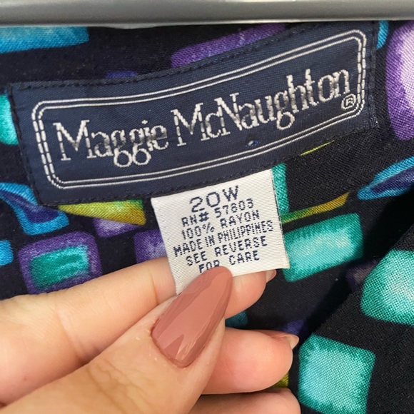 Vintage Short-Sleeve Patterned Blouse - Picture 2 of 3